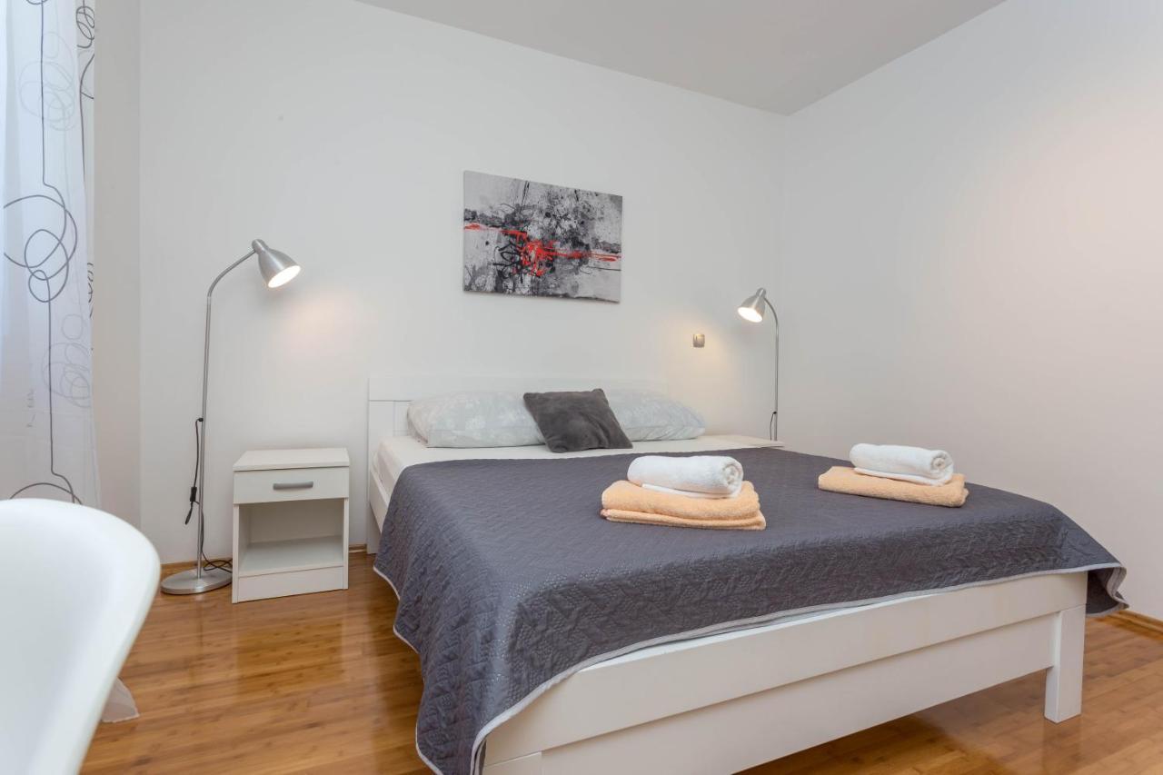 Apartment Tasina Хвар Экстерьер фото