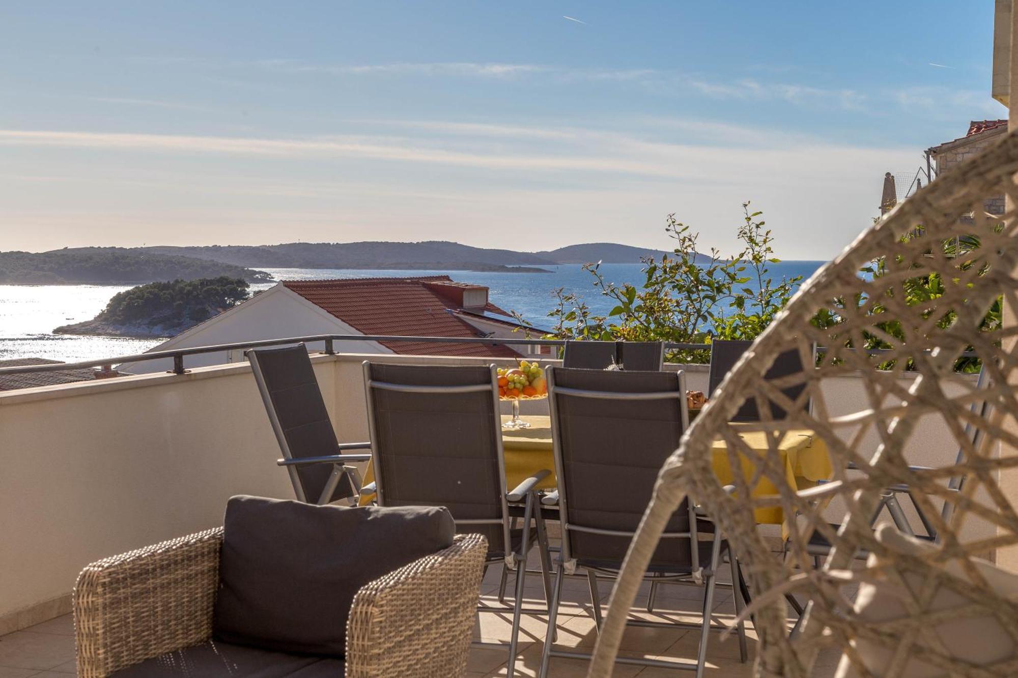 Apartment Tasina Хвар Экстерьер фото