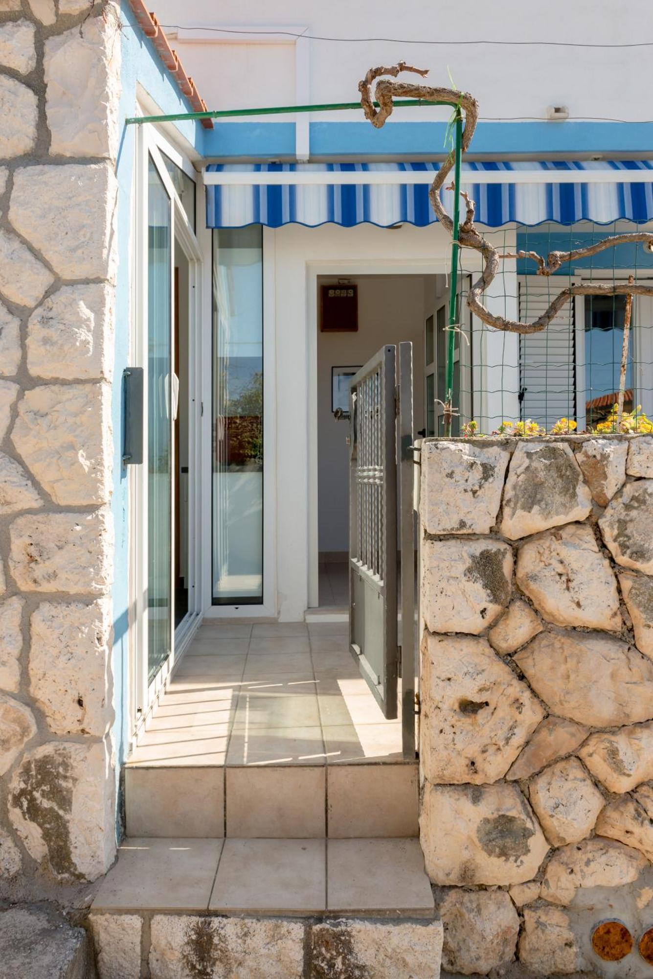 Apartment Tasina Хвар Экстерьер фото